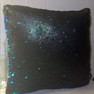 Selling a two colored sequence pillow